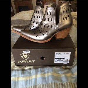 ARIAT “Dixon” Metallic Studded Boots 10M